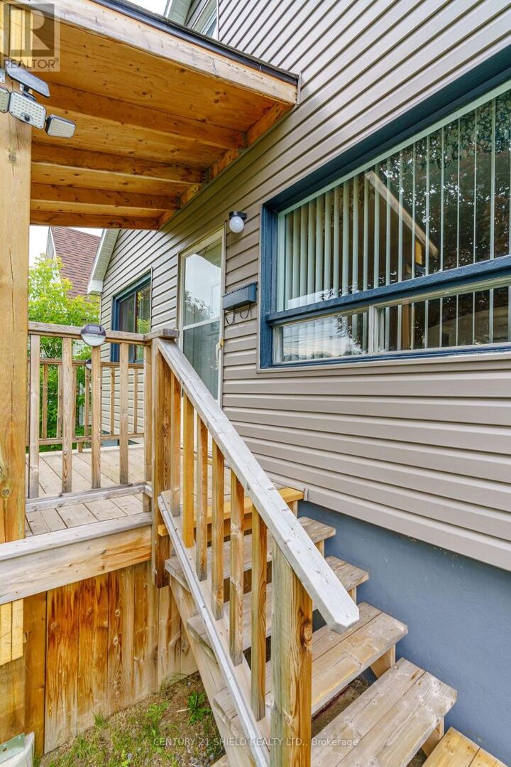 Property Photo:  1245 Notre Dame Street West  ON K6J 4Y7 