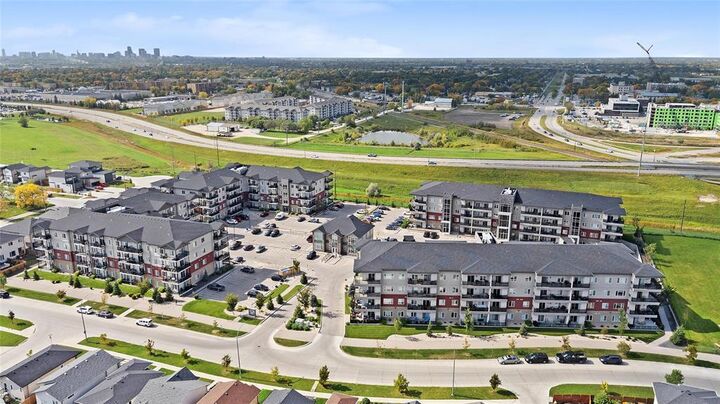 Property Photo: 70 Philip Lee Drive MB R3W 0N6