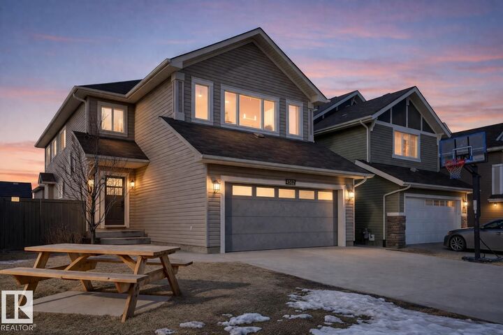 Property Photo:  1564 36 Avenue NW  AB T5P 0L9 