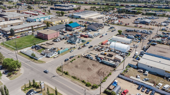 Property Photo:  129 Avenue NW  AB T5A 0A3 