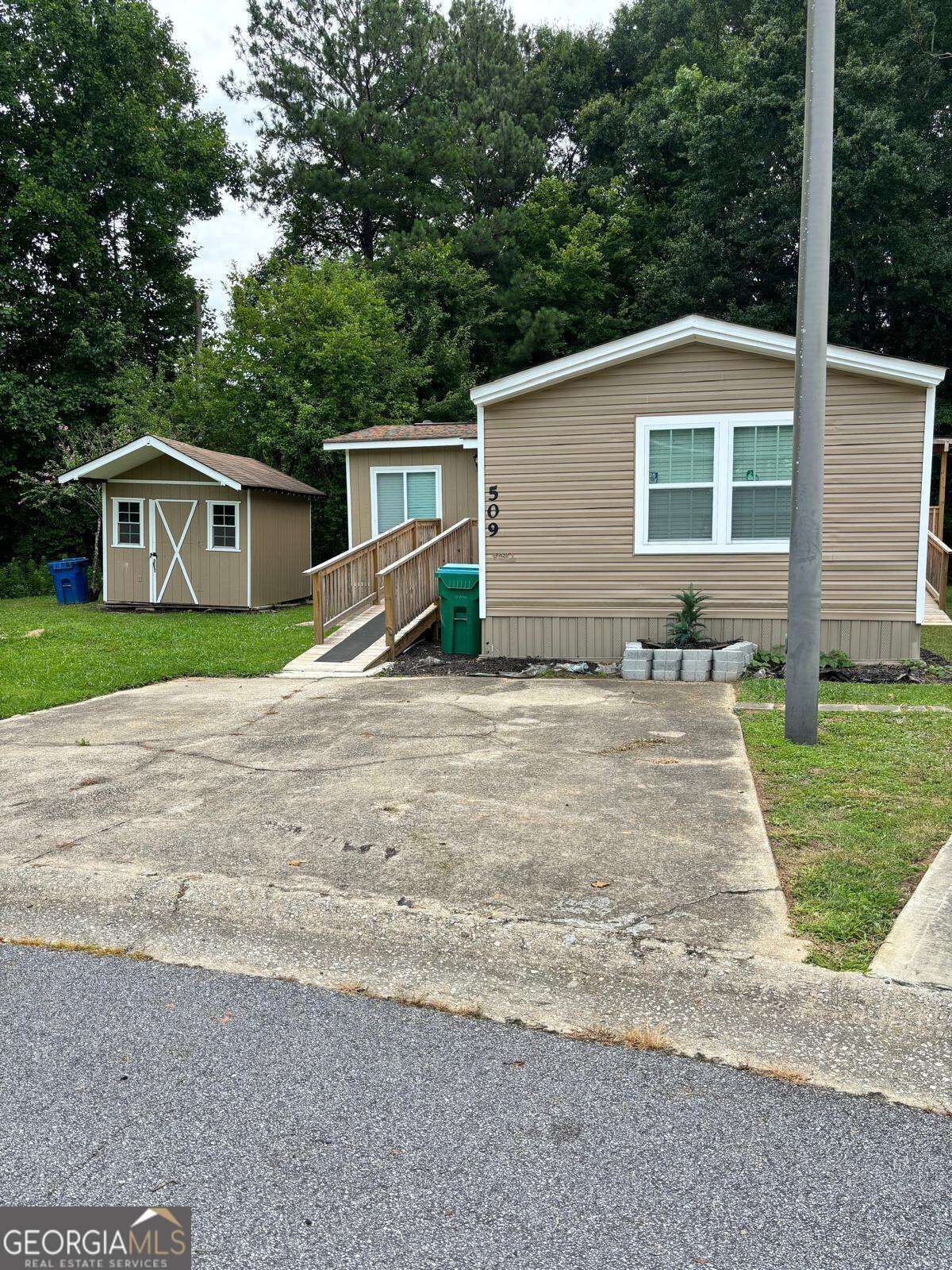 Property Photo:  509 Emory Lane  GA 30052 