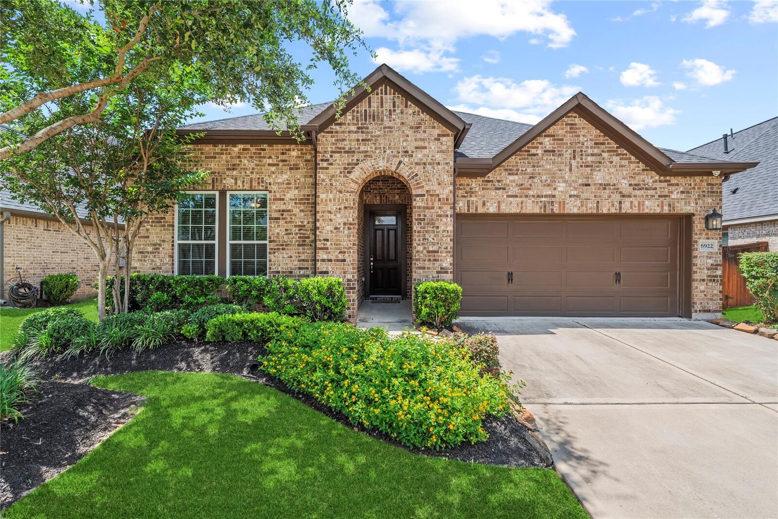 Property Photo: 6922 Goldstrum Way TX 77493