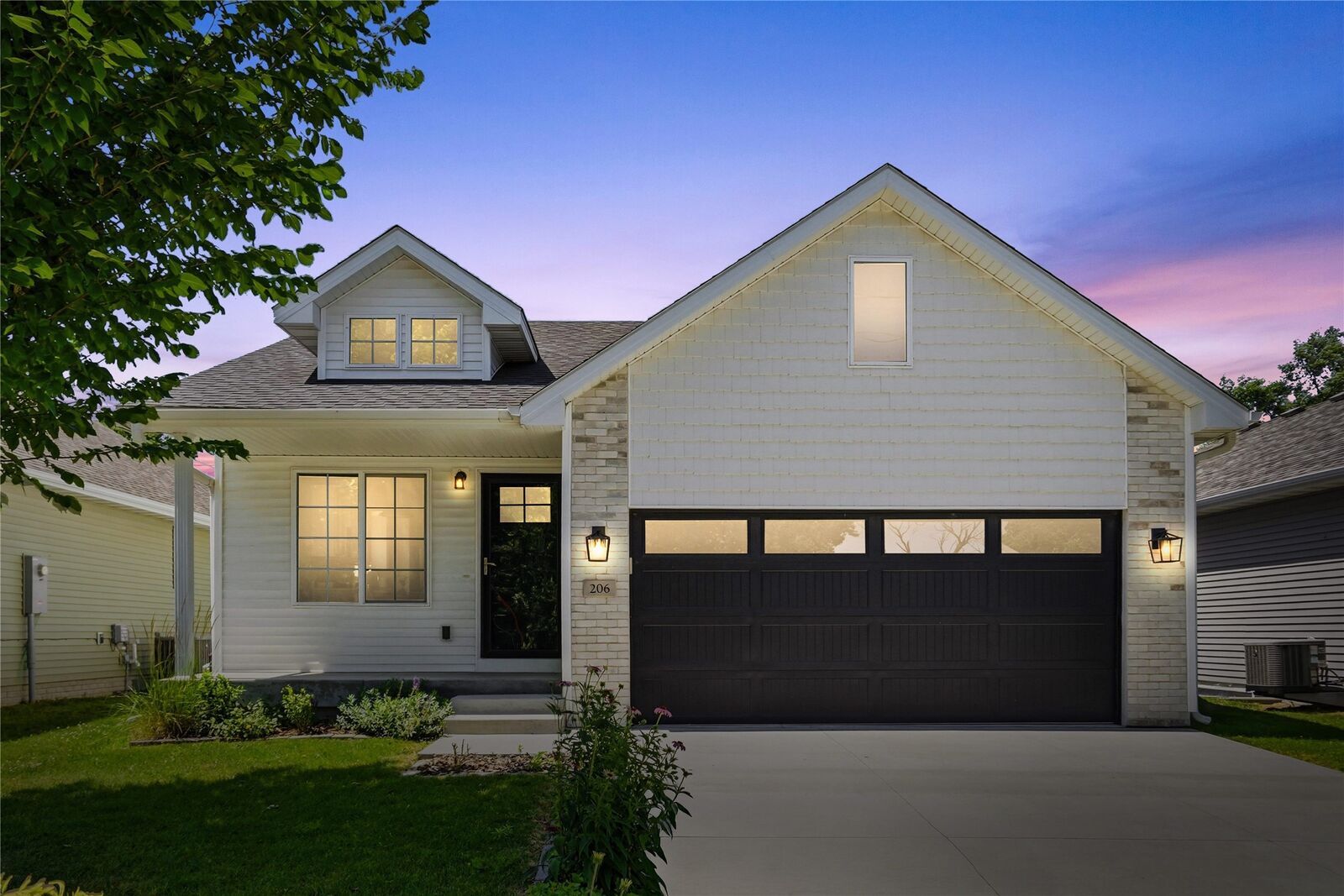 Property Photo:  206 E Broadway Street  IA 50226 
