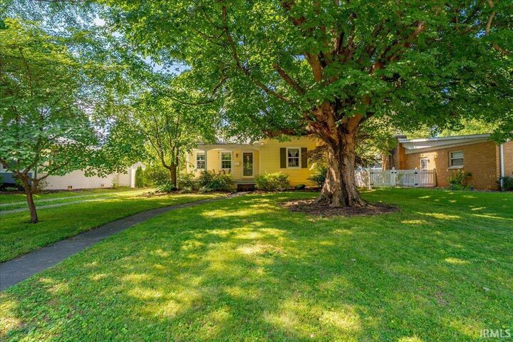 Property Photo:  2413 Bellemeade Avenue  IN 47714 