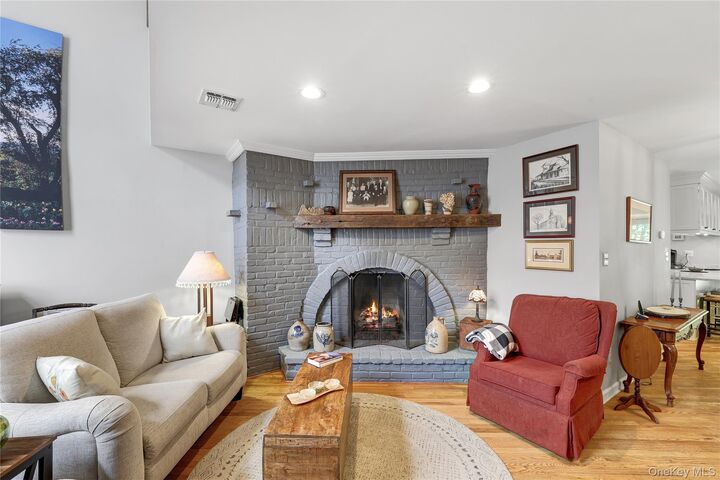 Property Photo:  6 Village Cove  NY 10990 