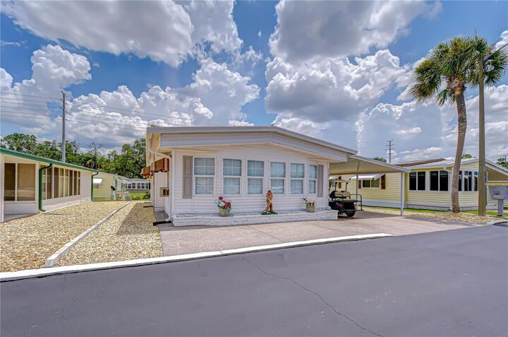 Property Photo: 37816 Barcelona Avenue FL 33541