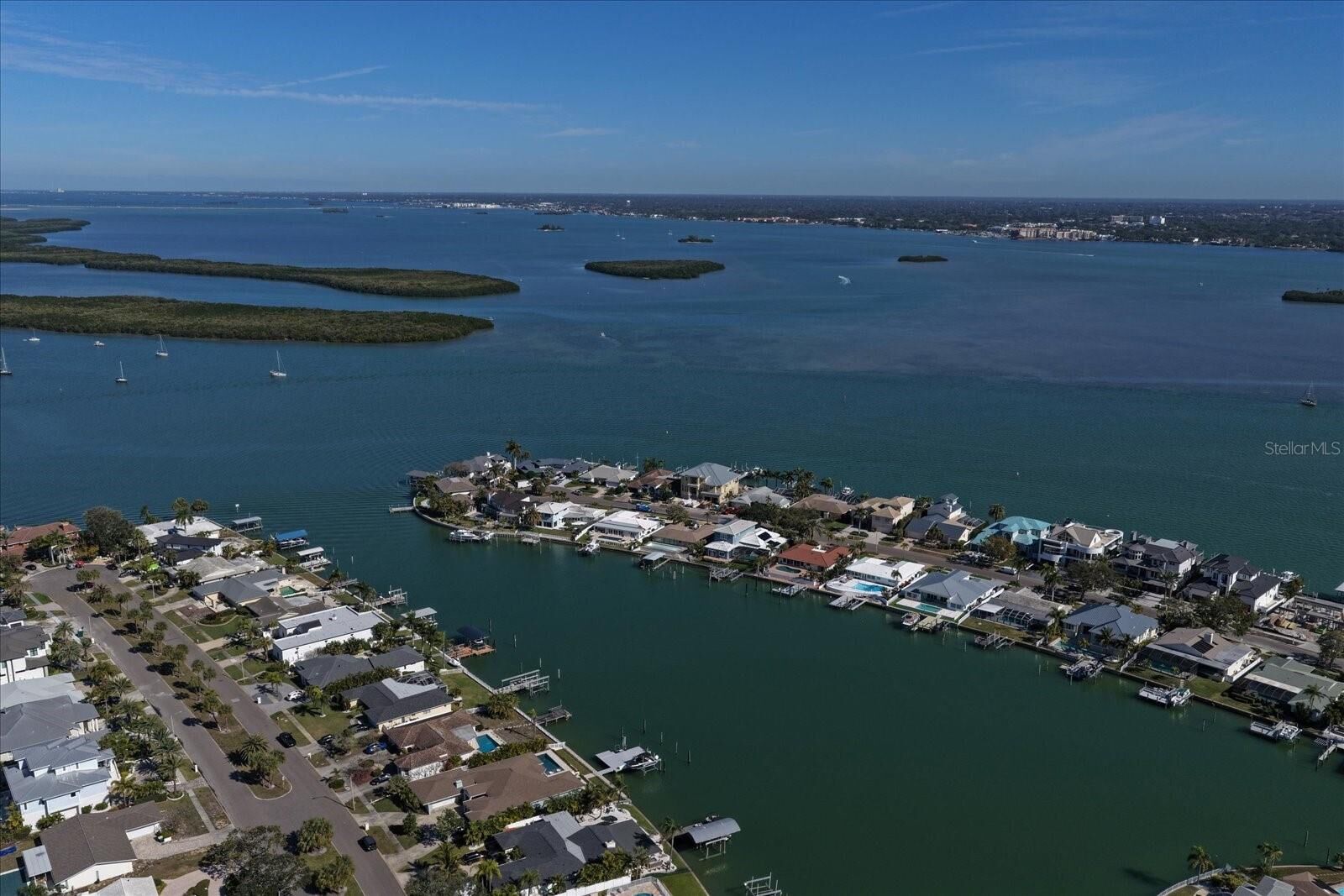 Property Photo: 878 Harbor Island FL 33767