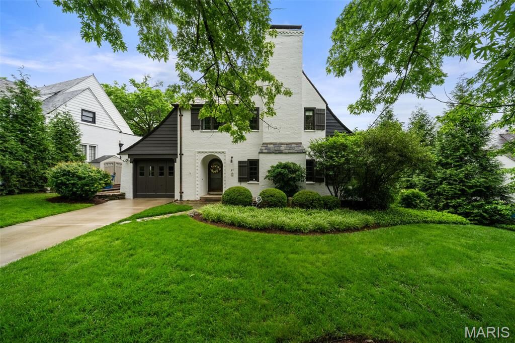 Property Photo:  27 Ridgetop Drive  MO 63117 