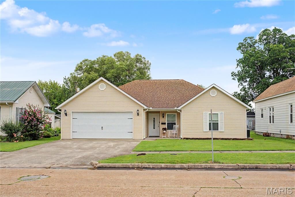 Property Photo: 217 Elliott Avenue MO 63740
