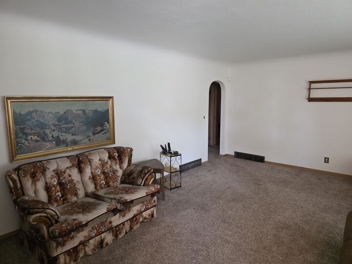Property Photo:  309 10th St SE  ND 58701 