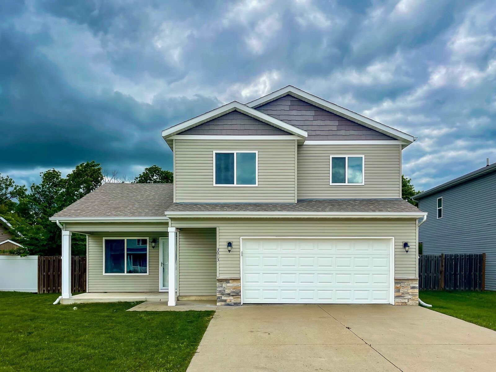 Property Photo:  3013 12th St NW  ND 58703 
