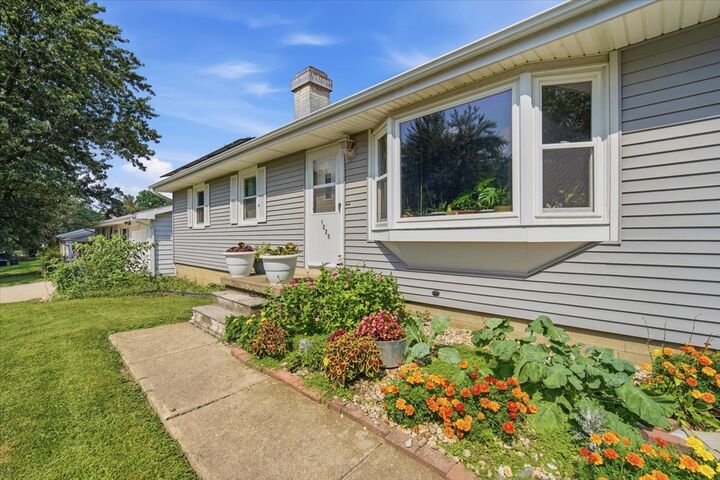 Property Photo: 1225 Rutledge Road IL 61704