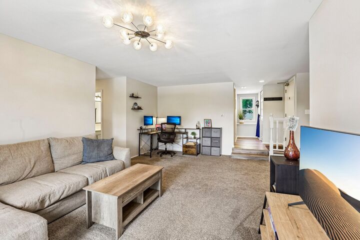 Property Photo: 1307 Cromwell Court 1307 IL 60061
