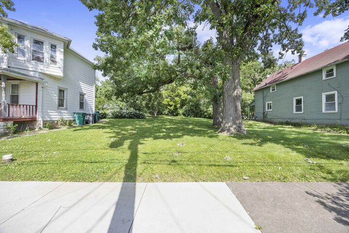 Property Photo: 14323 S Beacon Avenue IL 60462