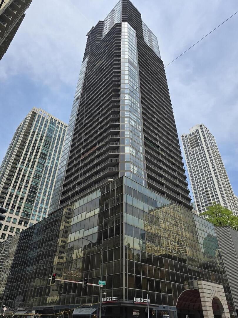 Property Photo:  10 E Ontario Street 4601  IL 60611 