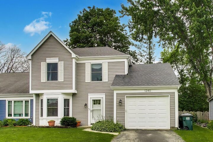 Property Photo:  1240 Huntington Drive  IL 60060 