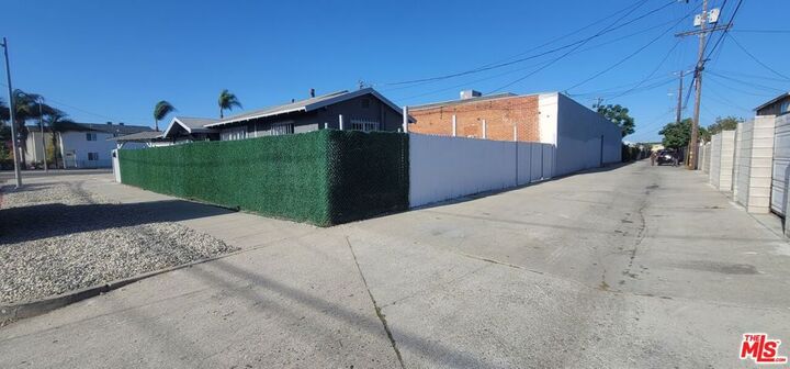 Property Photo:  762 W Gardena Boulevard  CA 90247 