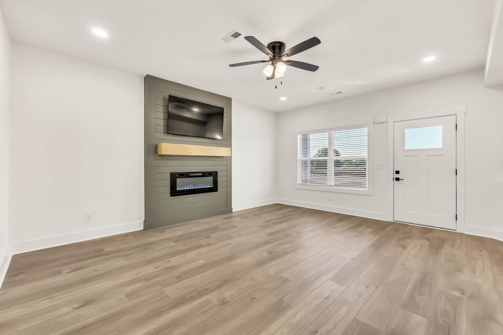 Property Photo:  346 Front Ridge Cir  TN 37040 