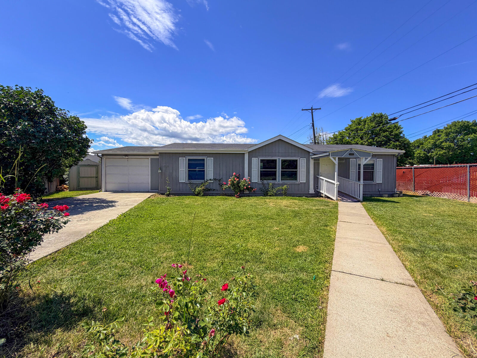 Property Photo:  580 S Madison St  WA 99114 