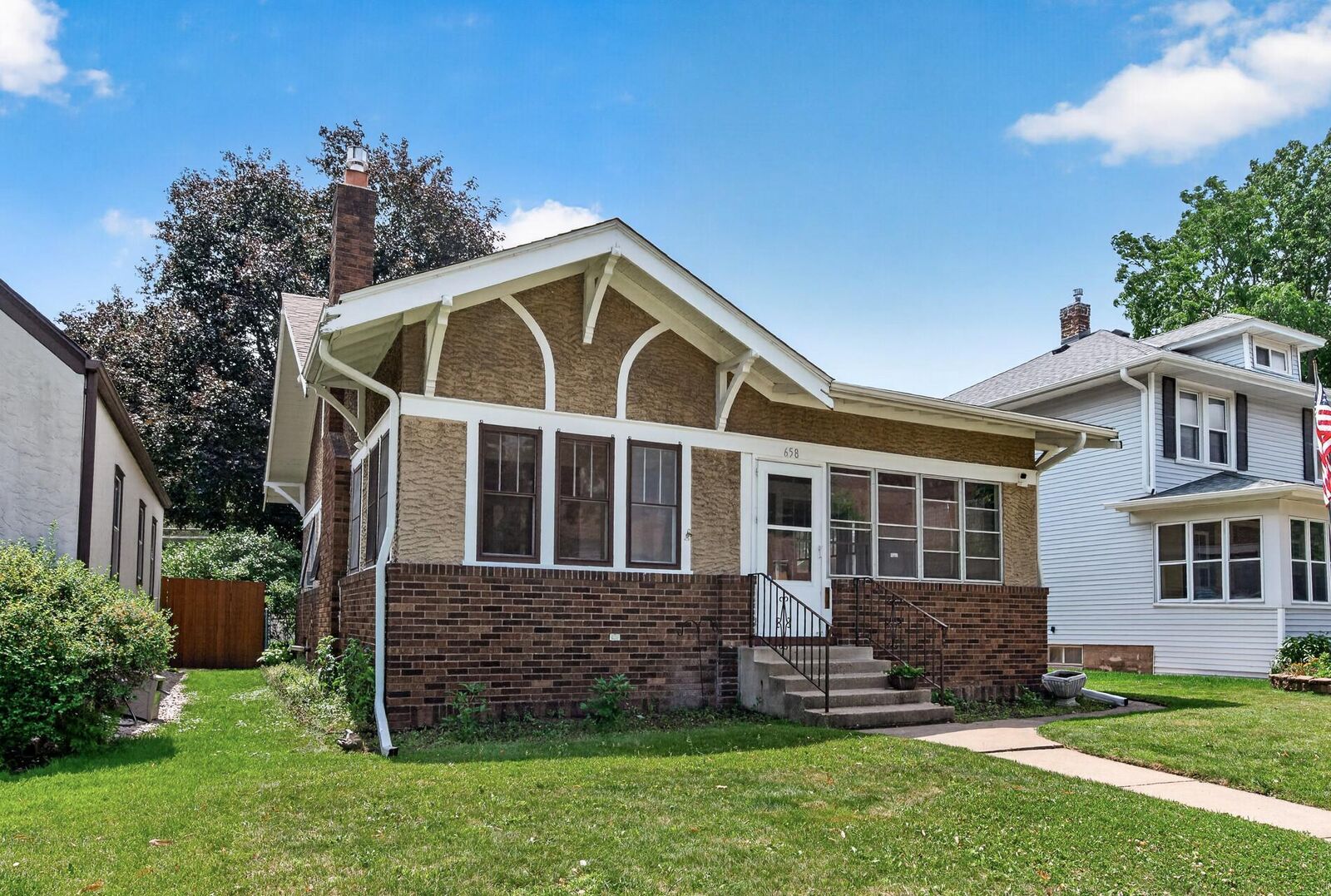 Property Photo:  658 Nebraska Avenue E  MN 55106 