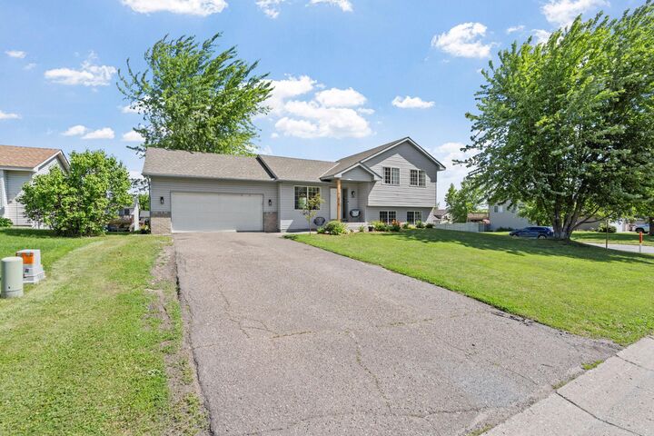 Property Photo: 615 Buffalo Hills Street MN 55313