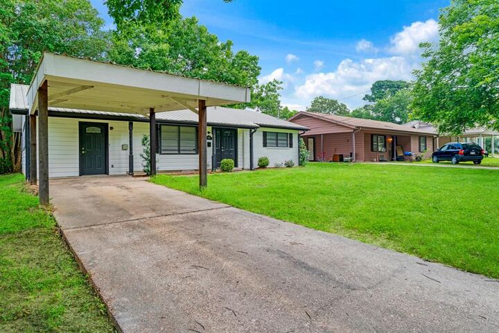 Property Photo: 2235 Pine Bluff Street TX 75460