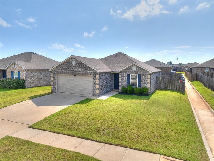 Property Photo: 215 Waterside Drive OK 73065