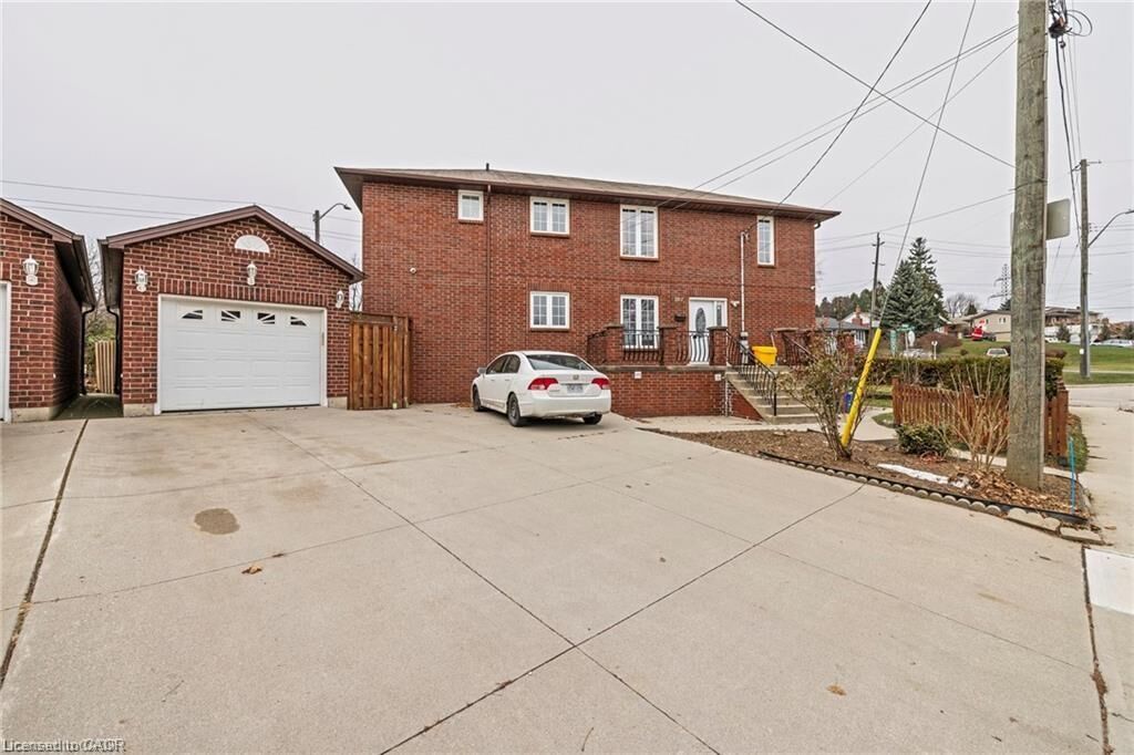 Property Photo:  107 Horning Drive Upper  ON L9C 6L2 