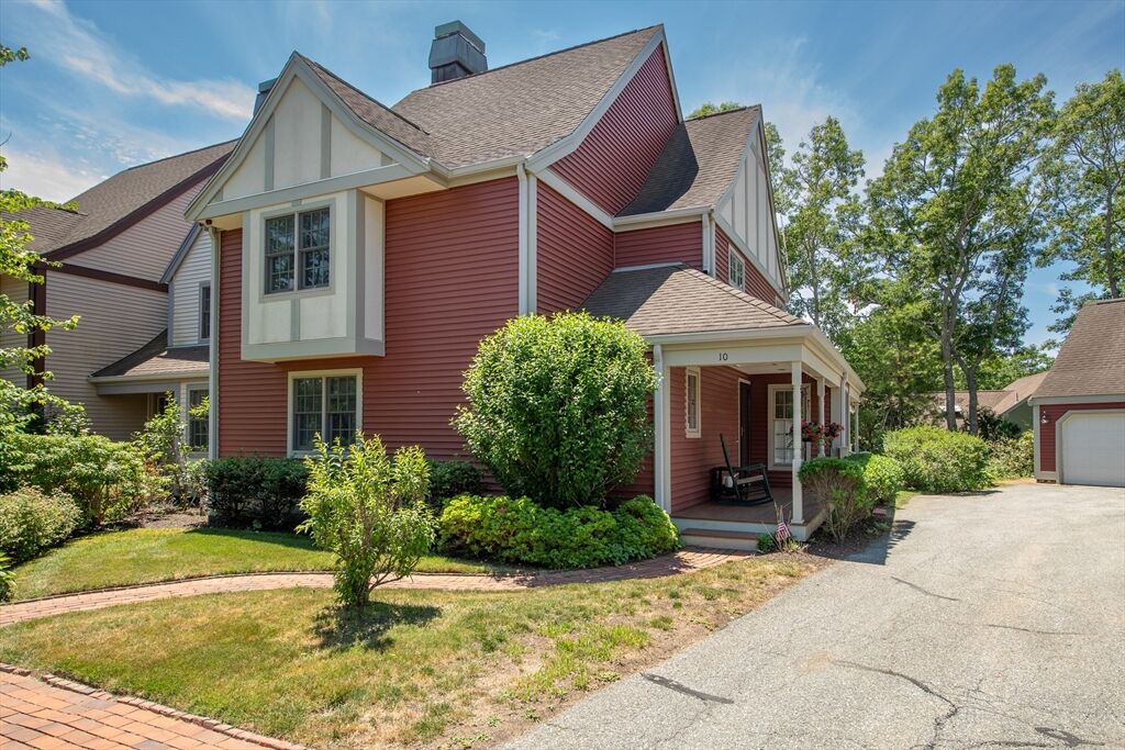 Property Photo:  10 Village Green Circle  MA 02649 