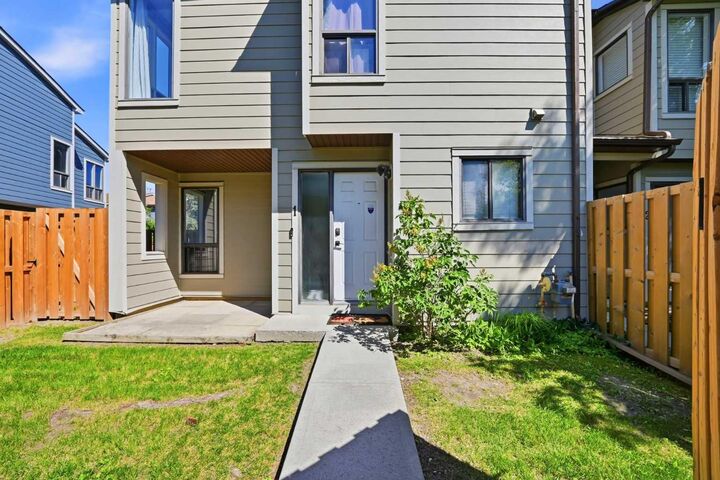 Property Photo:  108 Grier Terrace NE 1  AB T2K 5Y6 