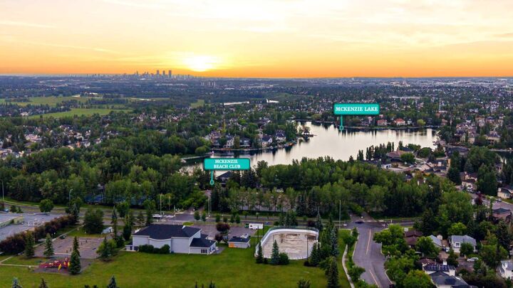 Property Photo:  6 McKernan Place SE  AB T2Z 1T1 