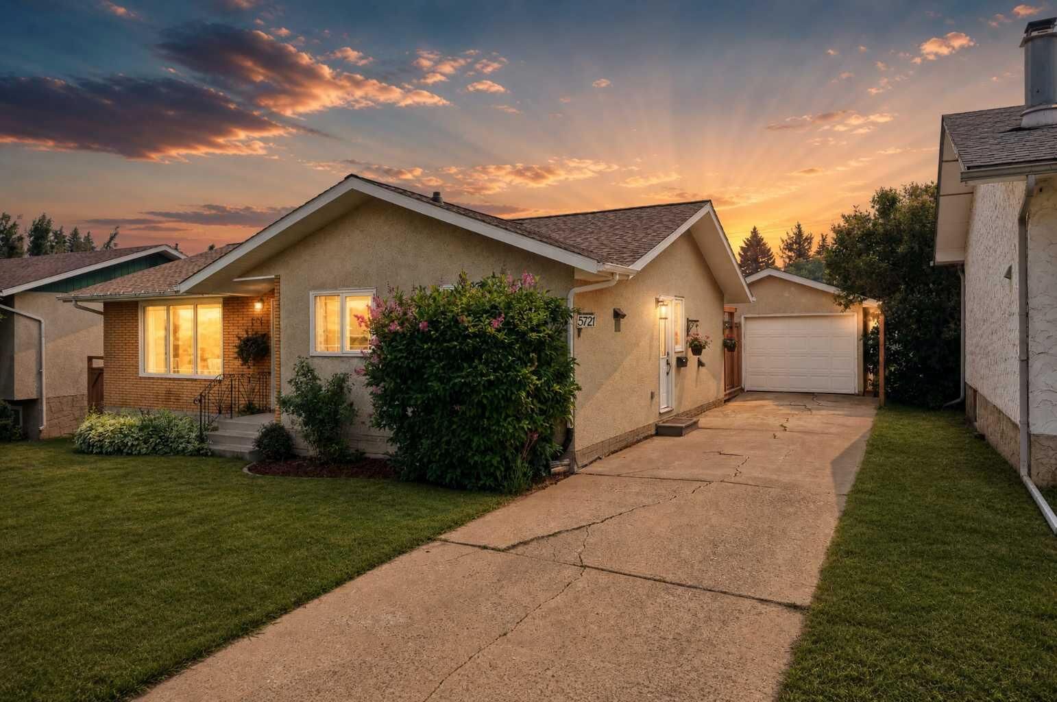 Property Photo: 5721 55 Avenue AB T4L 1L8