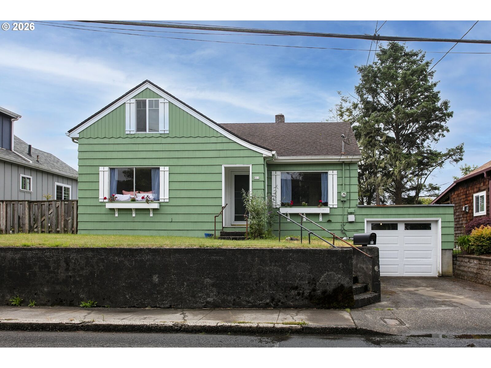 Property Photo: 811 12th Ave OR 97138