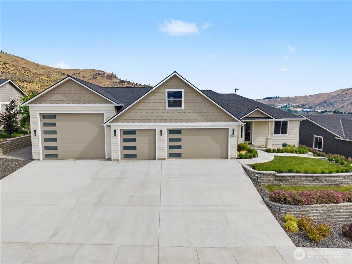 Property Photo: 15006 Allison Place WA 98822