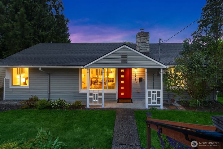 Property Photo:  5702  239th Place SW  WA 98043 