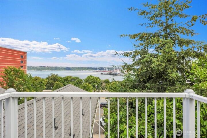 Property Photo:  226  Broadway 20  WA 98402 