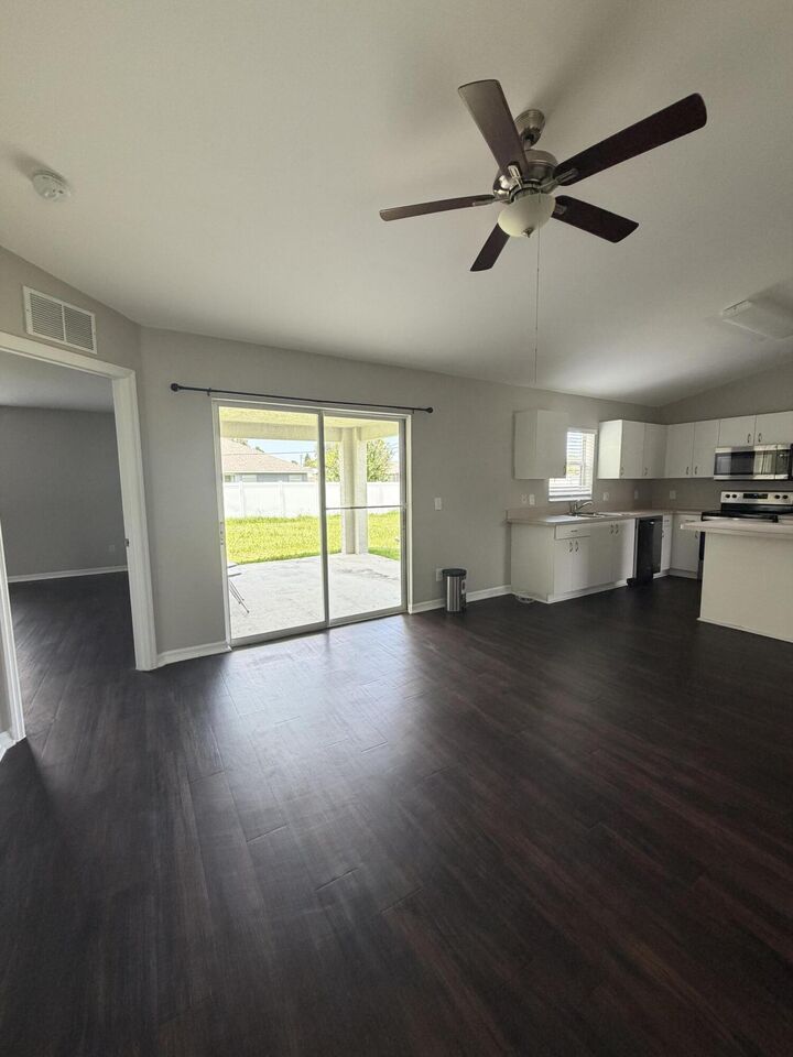 Property Photo:  581 NW Goldcoast Avenue  FL 34983 