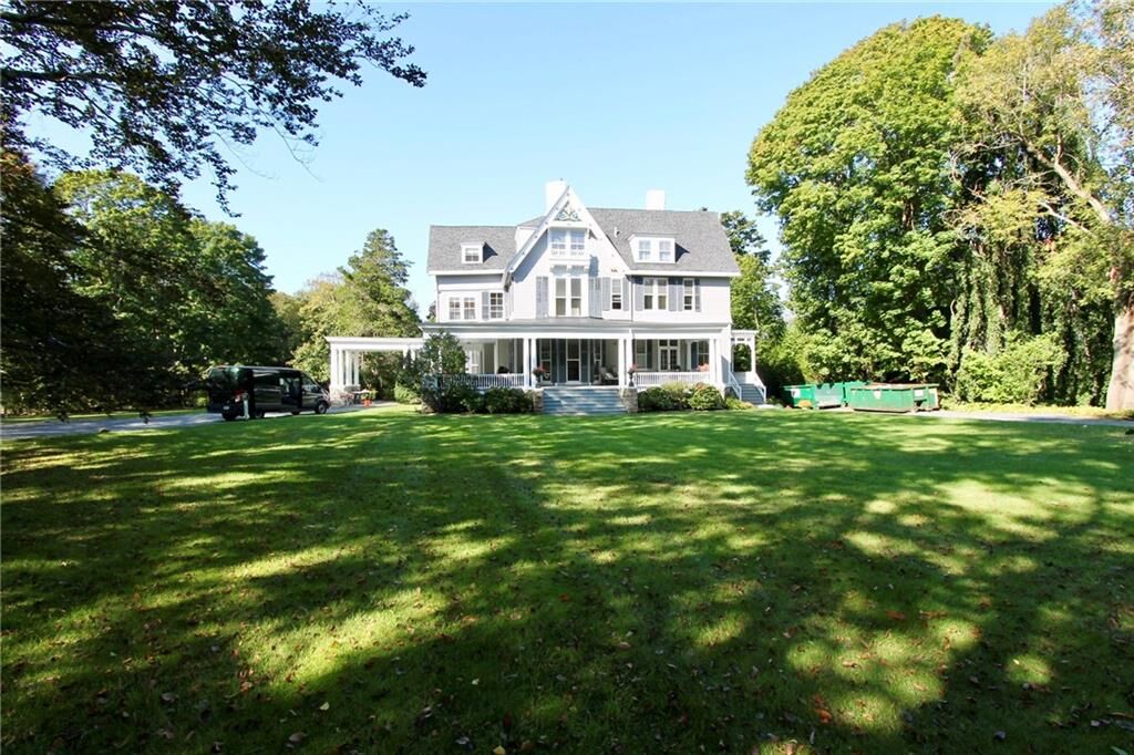 Property Photo:  541 Bellevue Avenue 4  RI 02840 