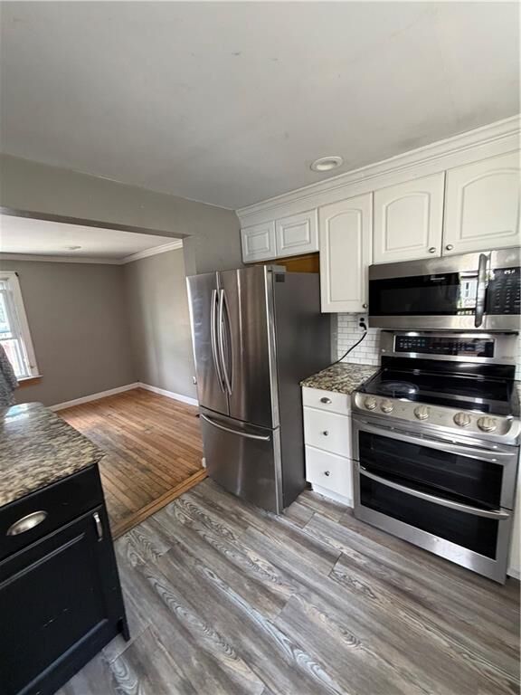 Property Photo:  2 Prescott Place  RI 02840 