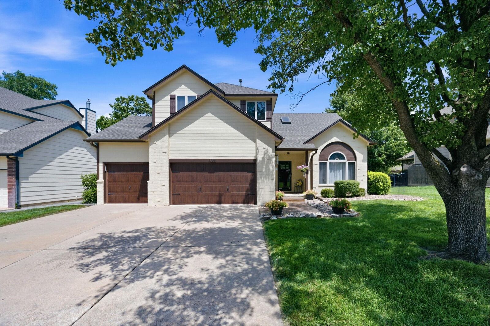 Property Photo: 422 N Jaax Ct KS 67235
