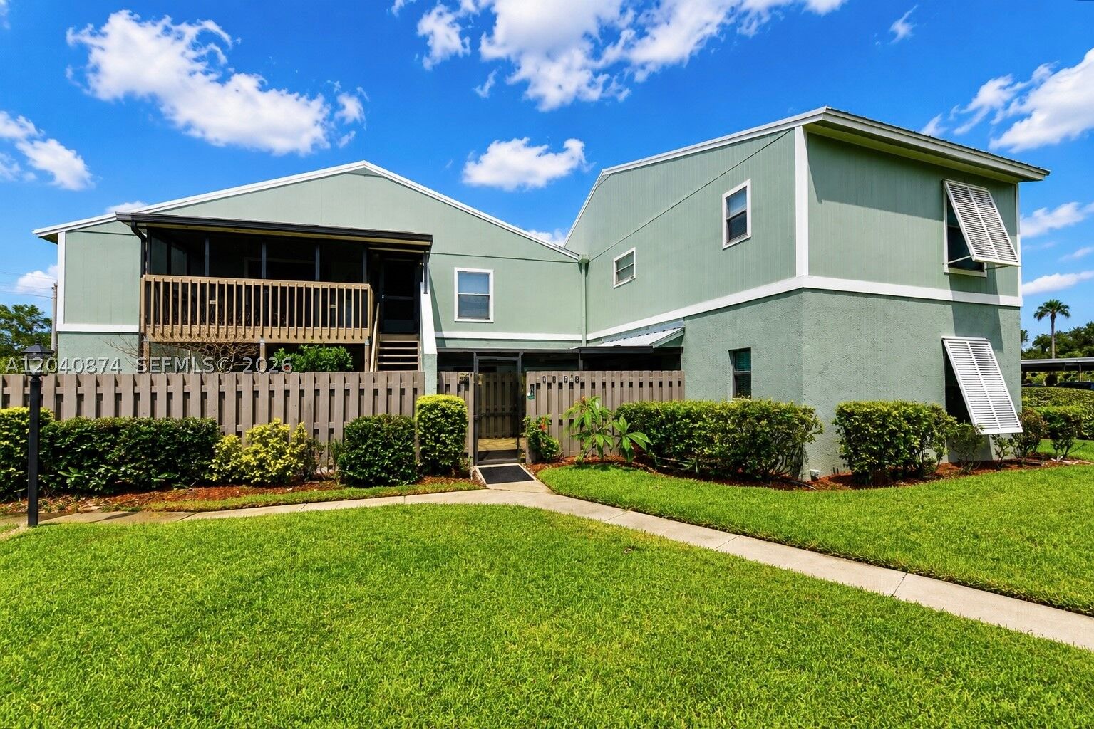 Property Photo:  1188 Breezy Way 6D  FL 32958 