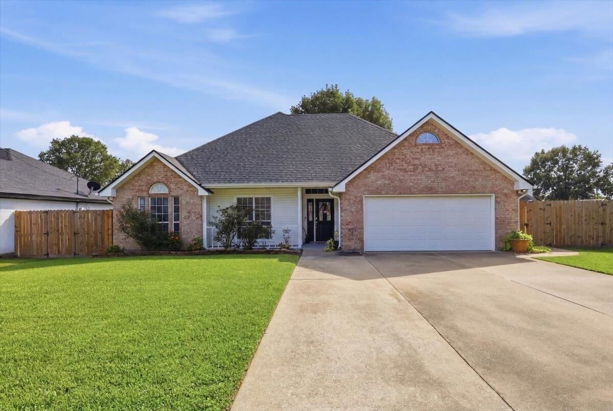 Property Photo: 6415 Tyler Circle TX 77657