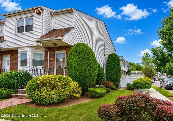 Property Photo:  85 Freedom Avenue A  NY 10314 