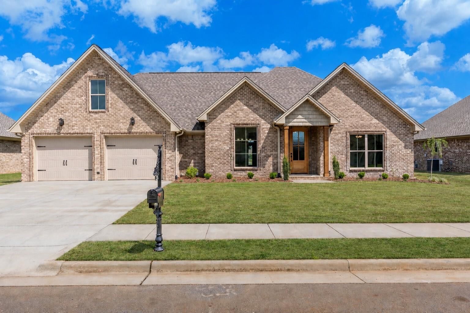 Property Photo: 106 Scarlette Ln AL 35661