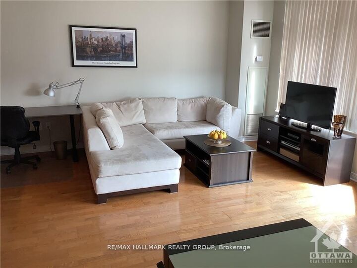 Property Photo:  570 Laurier Avenue W 1601  ON K1R 1C8 