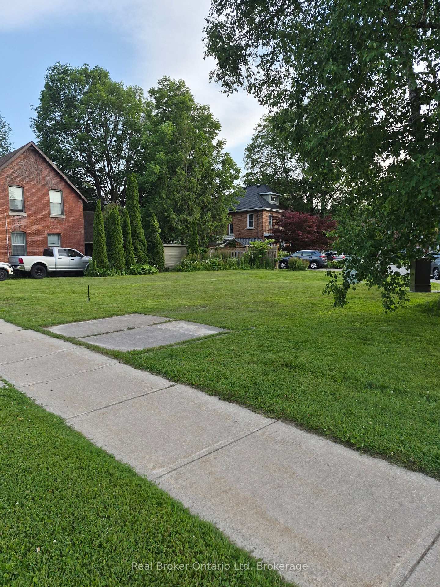 Property Photo:  586 &Amp 590 2nd Avenue E  ON N4K 2G6 
