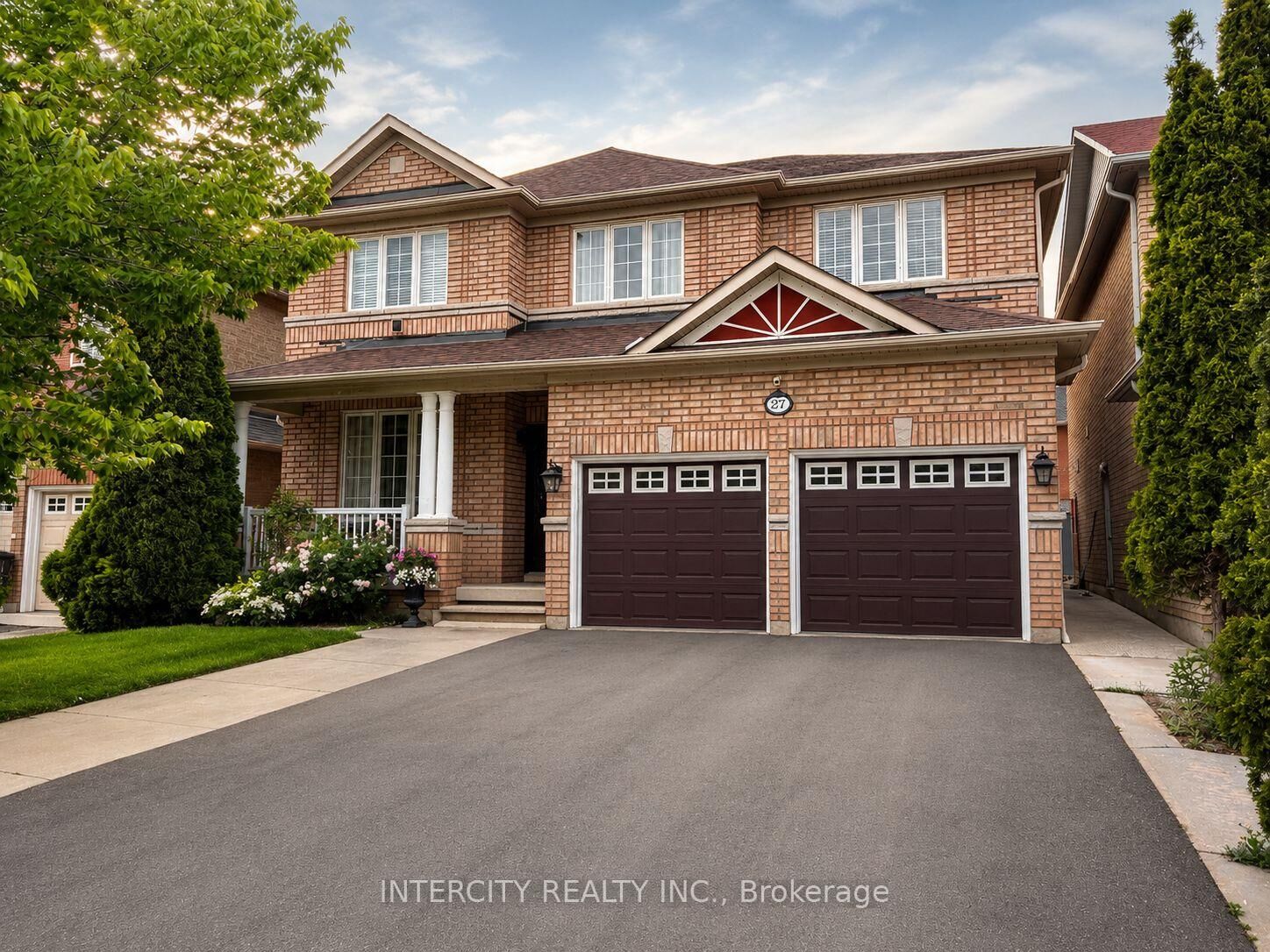 Property Photo: 27 Modesto Crescent ON L6P 1K2