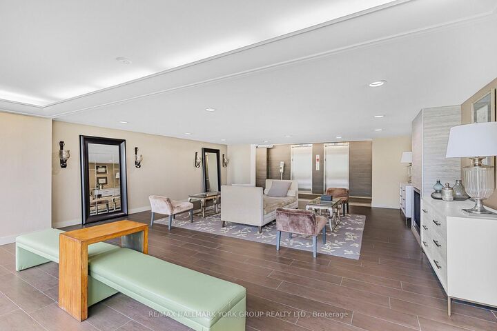 Property Photo:  7811 Yonge Street 1007  ON L3T 4S3 