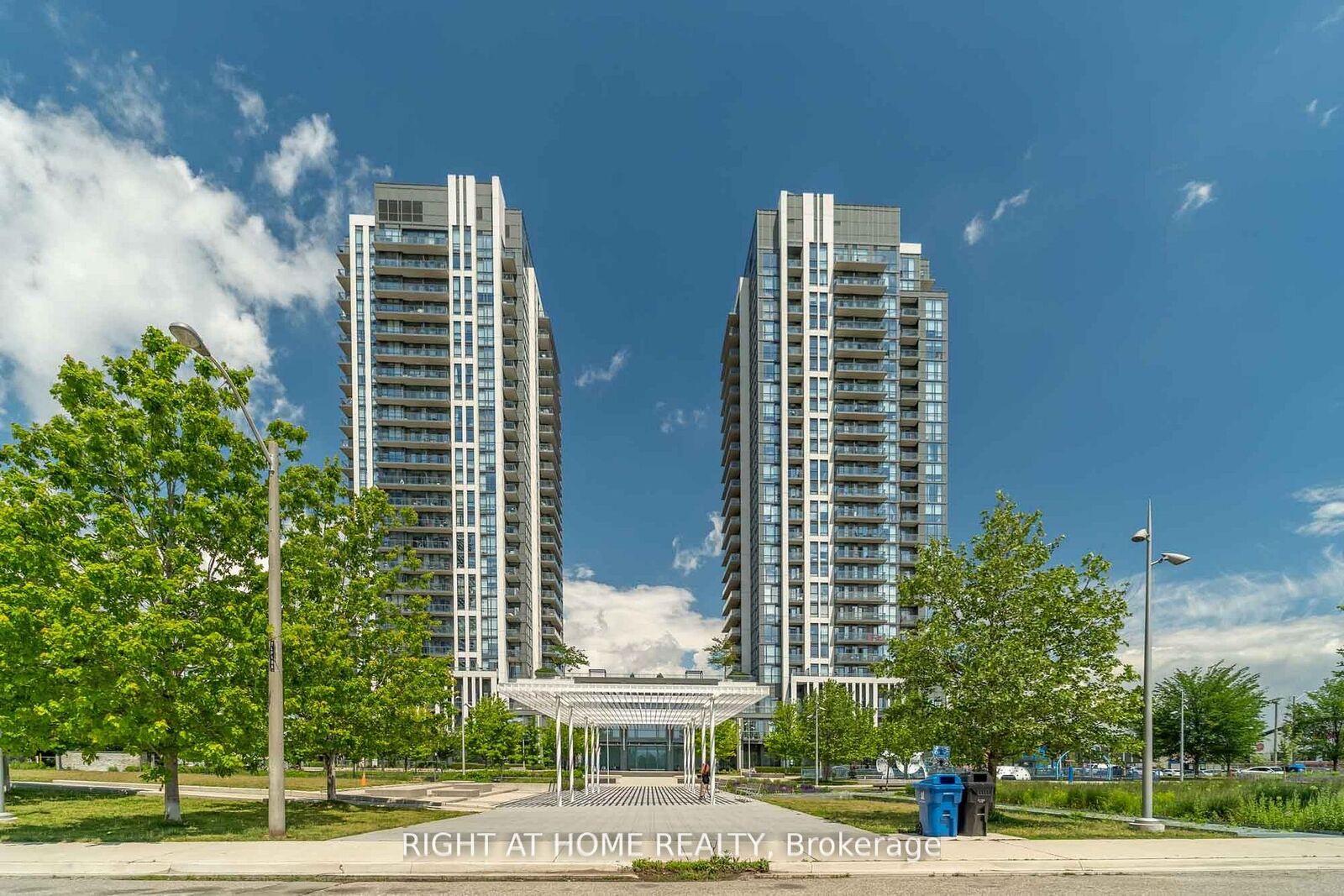 Property Photo:  15 Zorra Street 901  ON M8Z 0C8 