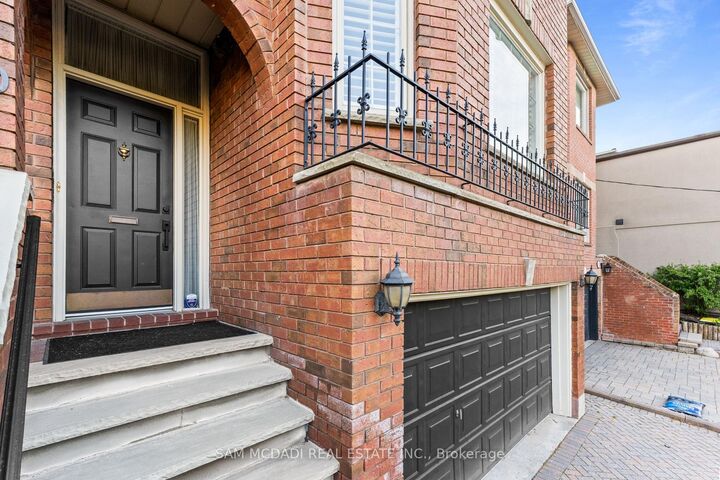 Property Photo: 690 Oriole Parkway ON M4R 2C5